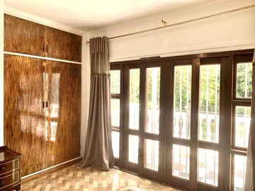 2 Bedroom Flat & Apartment