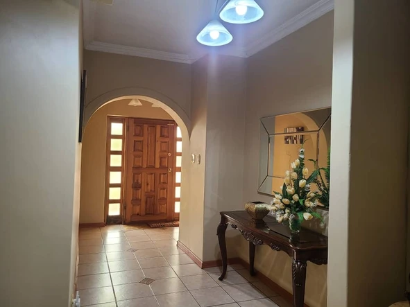 6 Bedroom House