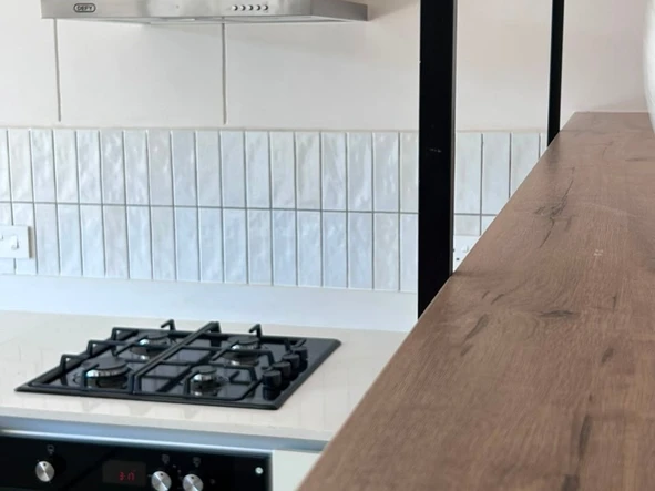 2 Bedroom Flat & Apartment
