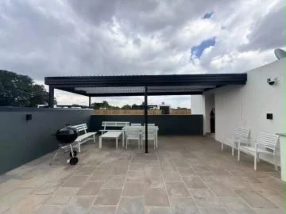 2 Bedroom Flat & Apartment