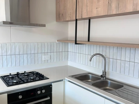 2 Bedroom Flat & Apartment