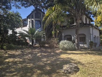 6 Bedroom House