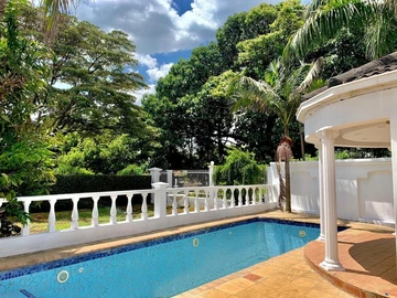 2 Bedroom Flat & Apartment