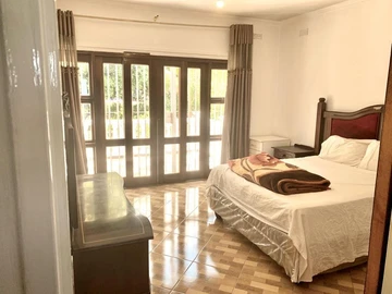 2 Bedroom Flat & Apartment